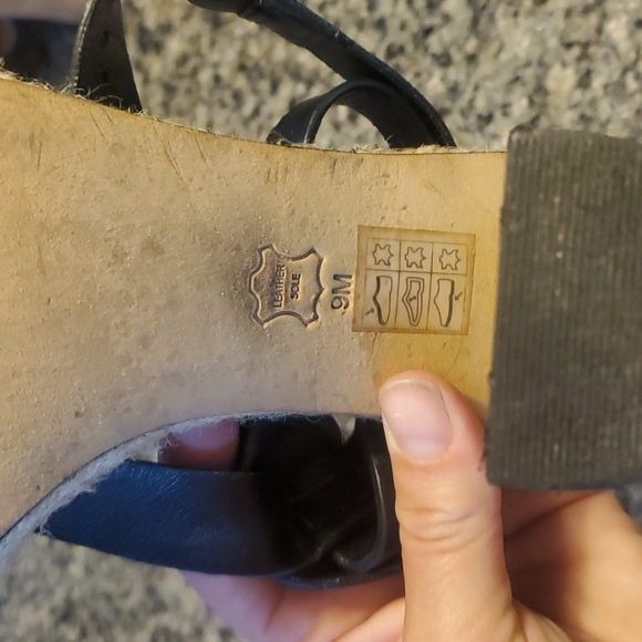 Tory Burch size 9 ankle wrap sandels - Picture 3 of 8